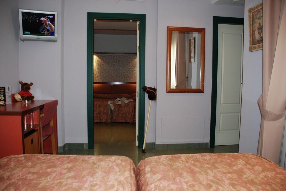 Hotel Jardin De Aranjuez Extérieur photo